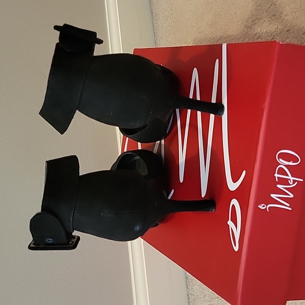 Shoes - Picture 2 of 4